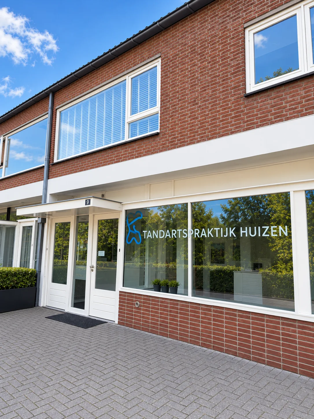 Voorkant van de praktijk in Huizen